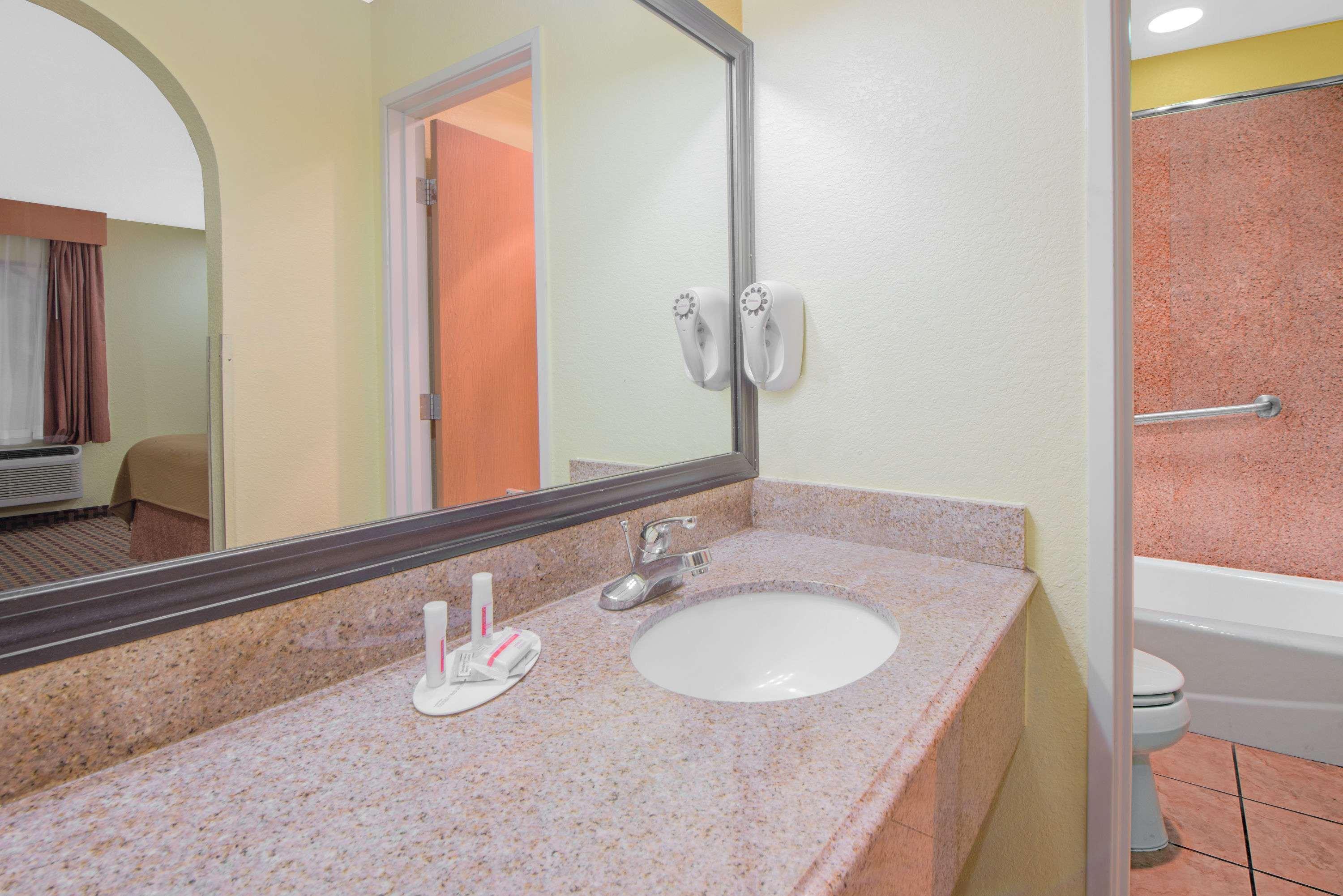 Days Inn By Wyndham Lubbock South Ngoại thất bức ảnh